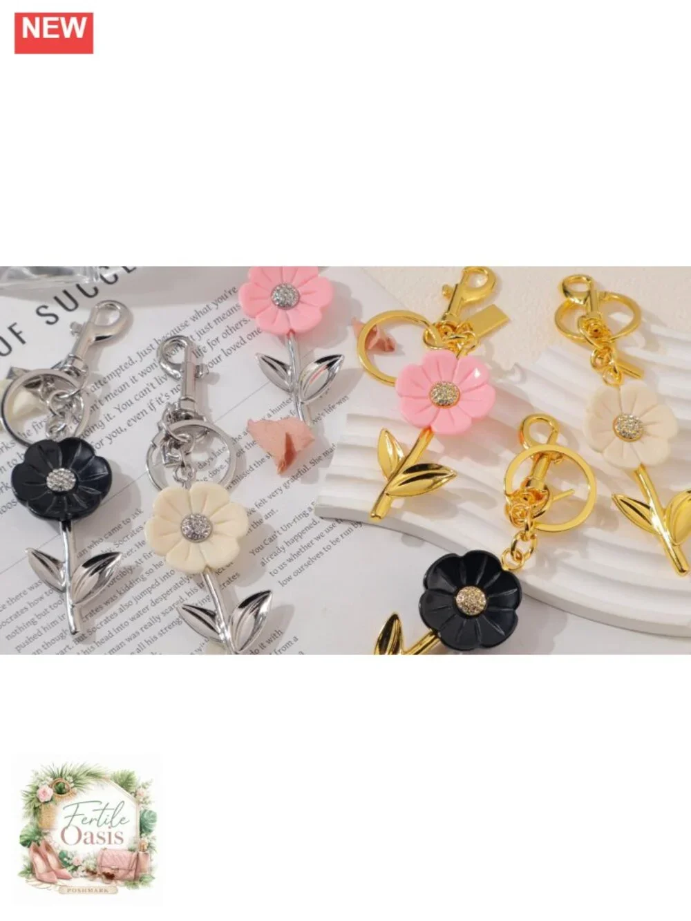 Elegant Daisy Keychain Bag Charm for Purse Handbag Women - Gold Plated